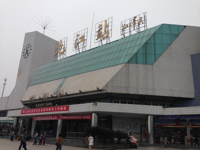 下面是江西省九江市的九江火车站.