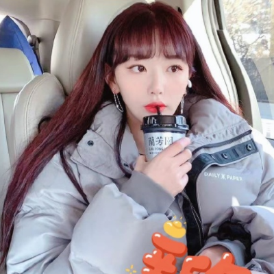 还觉得孔雪儿"甩发"最好看?看到她中学短发照,我承认我心动了