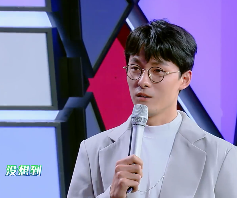 张雨剑用虞书欣的名字造句,面无表情的说完,全场哄笑