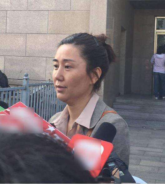 訾晓敏与侯俊杰联手将张铁林告上了法庭,两人的目标