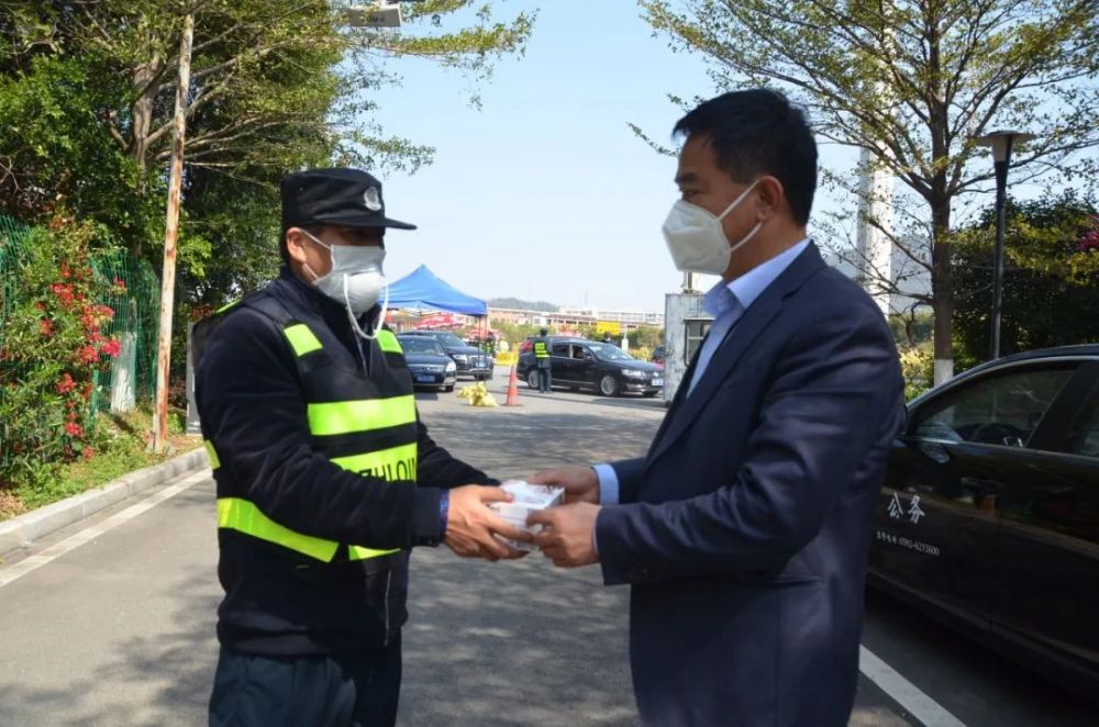 从退伍兵到公司董事长!厦门保安"一哥"自掏腰包采购防护物资,敬佩!