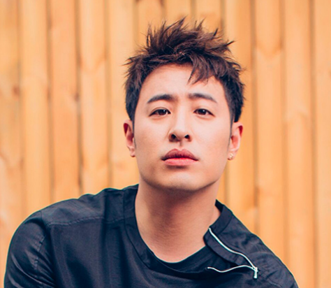 潘玮柏晒出近照减肥成功但双眼无神瘦脱相让粉丝担心