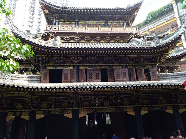 重庆一座香火旺盛的寺庙,是全国重点寺庙之一,拥有近千年历史