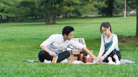 唐嫣|唐嫣与中戏校友孙坚聚餐，罗晋亲自选店超贴心，糖糖产后筷子腿抢镜