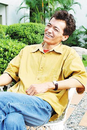 这位艺人叫做郭昶,可能大家对郭昶这个名字都有些陌生,但对于讲粤语一