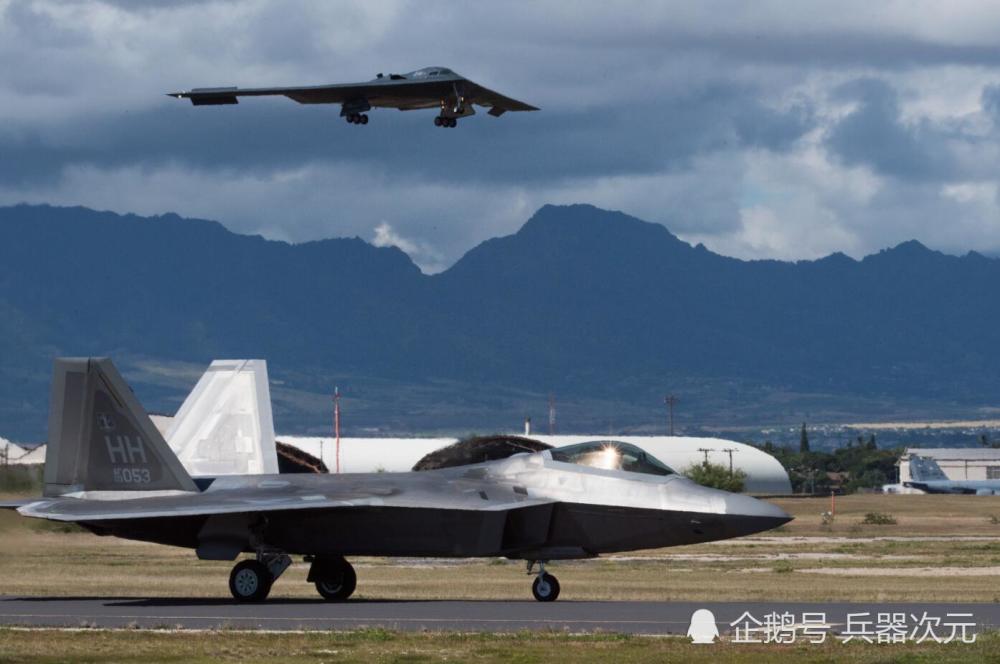 嘉手納空軍基地內的隱身戰機