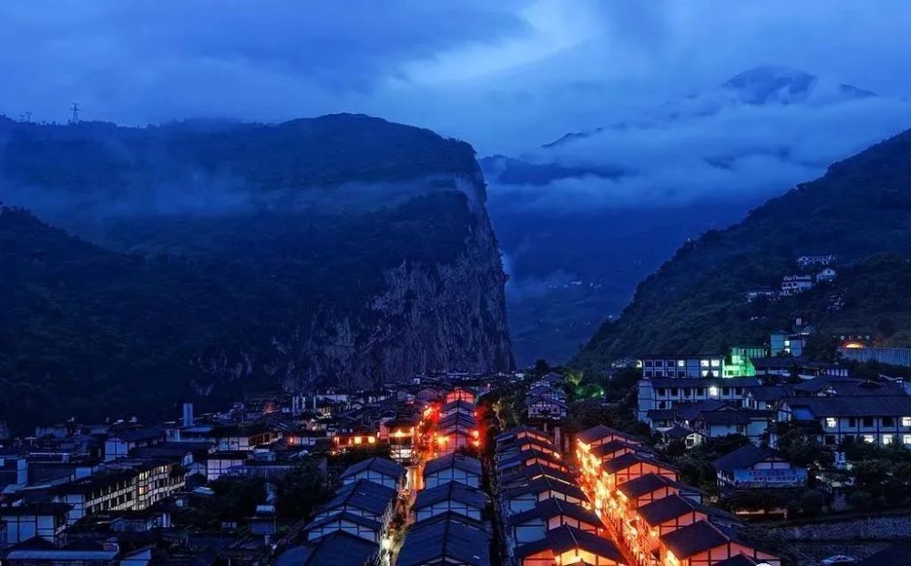 位于滇东北云川交界处的盐津县豆沙关,大自然的鬼斧神工劈就了锁滇扼