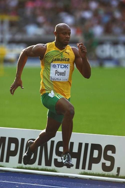 博尔特师兄鲍威尔训练视频曝光前30米是世界一流不输苏炳添