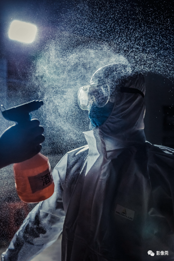 这个影像特展值得一看180幅摄影作品生动记录东莞各行各业抗疫故事