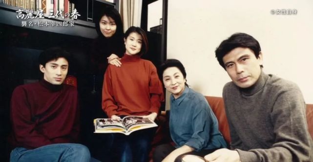 藤间斋的祖父是日本著名的歌舞伎大师第二代松本白鹦;父亲藤间照薰是