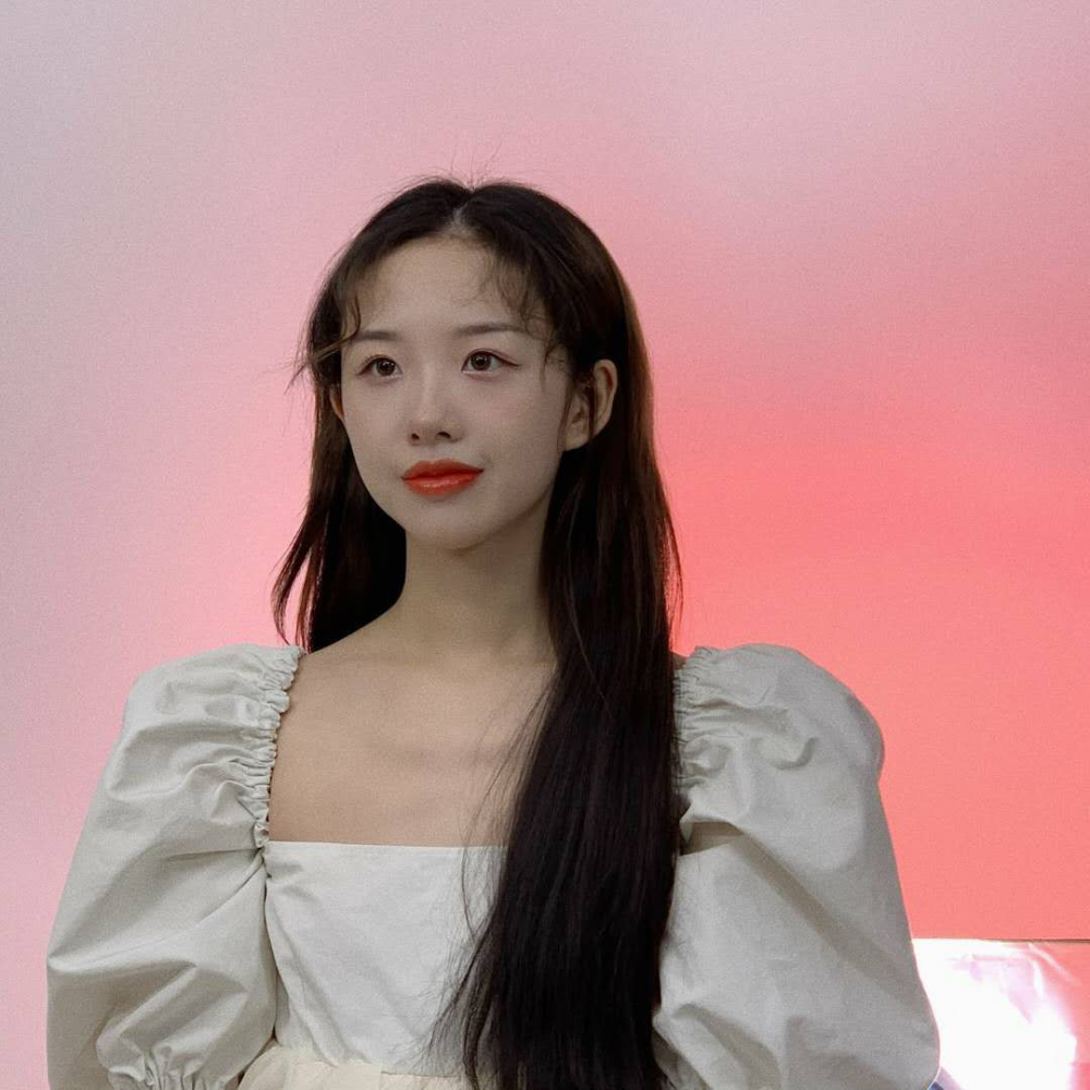 阿沁离开刘阳后接大牌广告到手软独自拍摄复古婚纱照太美