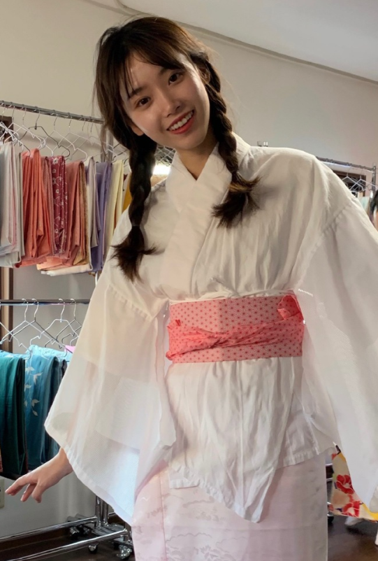 半藏森林演示和服穿法,为显瘦用"秋裤"当腰带,勒出少女腰绝了