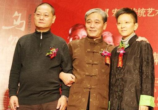 王珮瑜平时管马志明都叫大爷,这应该是从她父亲或者师父那里来论的