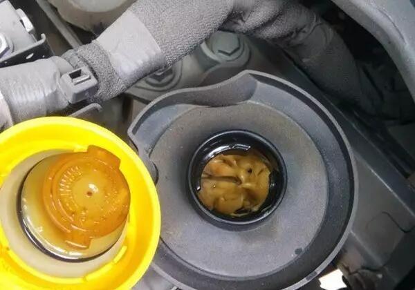 什么是机油"乳化,出现机油乳化该怎么办?