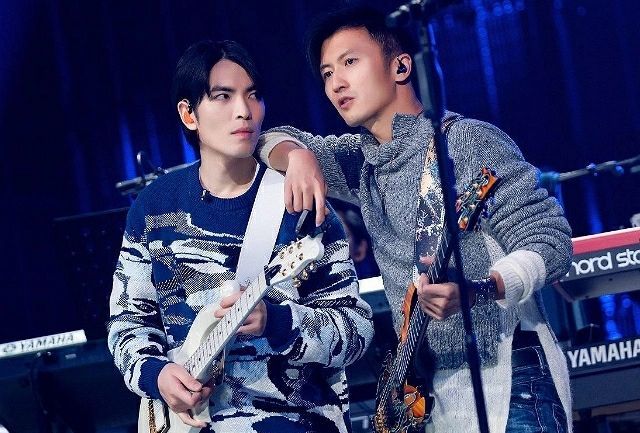 萧敬腾33岁生日,谢霆锋掐点送祝福,原来雨神创造过这么多奇迹