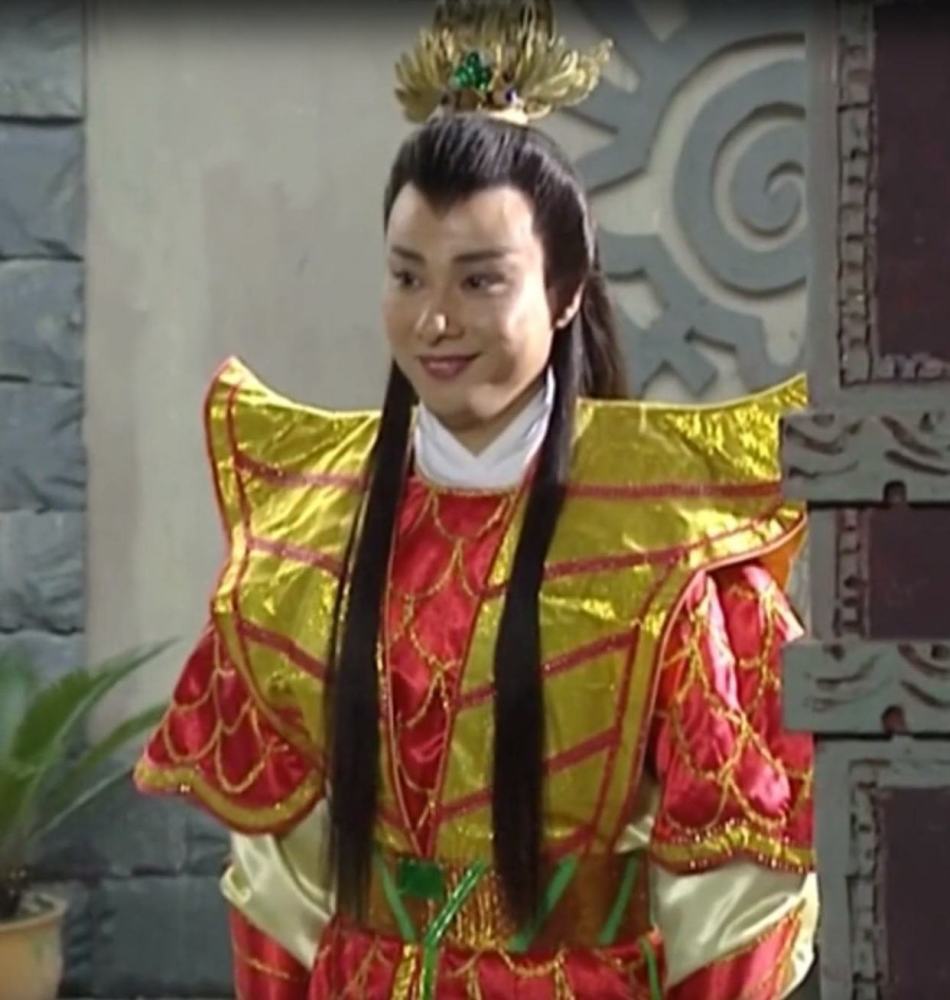 在第四十九回,通天河中灵感大王不仅带着河中的妖怪专门吃童男童女,还