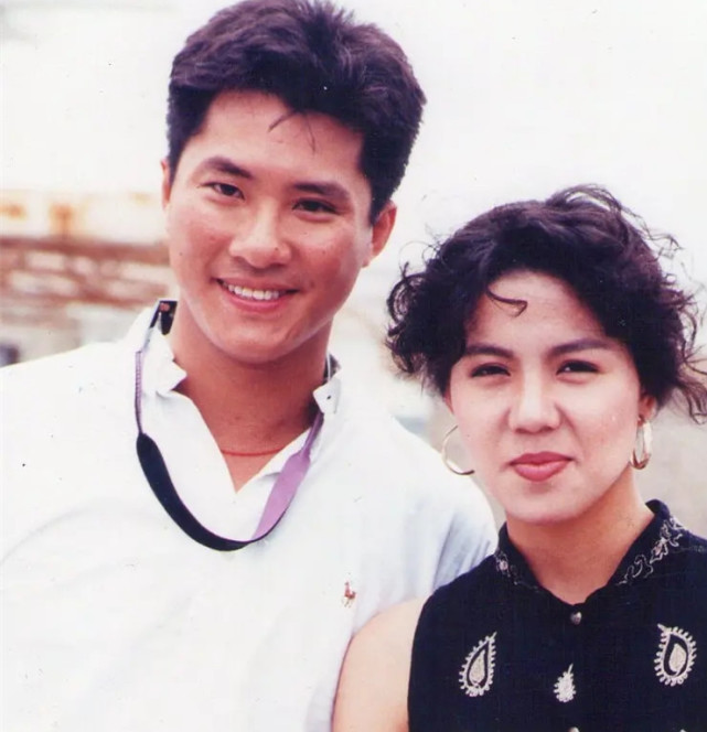 56岁丁孝蟹近照骑摩托霸气十足称刘青云曾私下约会其女友