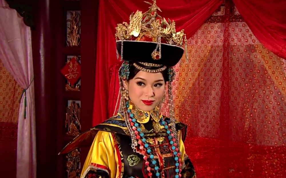 从最开始的登场,佟佳·沅宛就已经成为贵妃,凌驾于一众嫔妃,即将登上