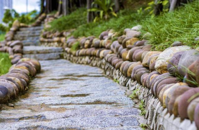 曾是用于铺路的普通石头如今价格是黄金的十倍