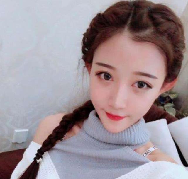 小伊伊宣布提新车,价值300万的宾利,网红主播太赚钱了