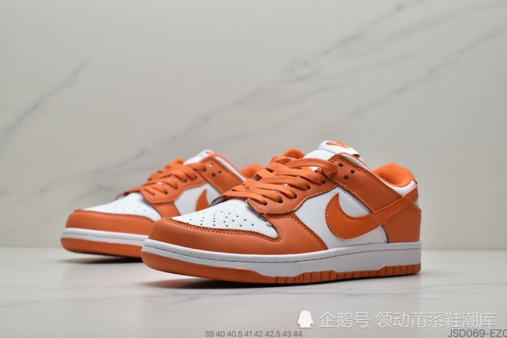 诞生于1985年的dunk凭借其独特学院配色风靡一时.