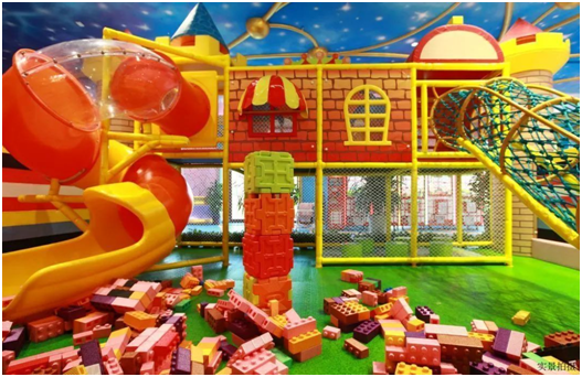 今天我要试一试;沈阳恒大文化旅游城儿童梦幻城实景正无忧无虑沉浸在