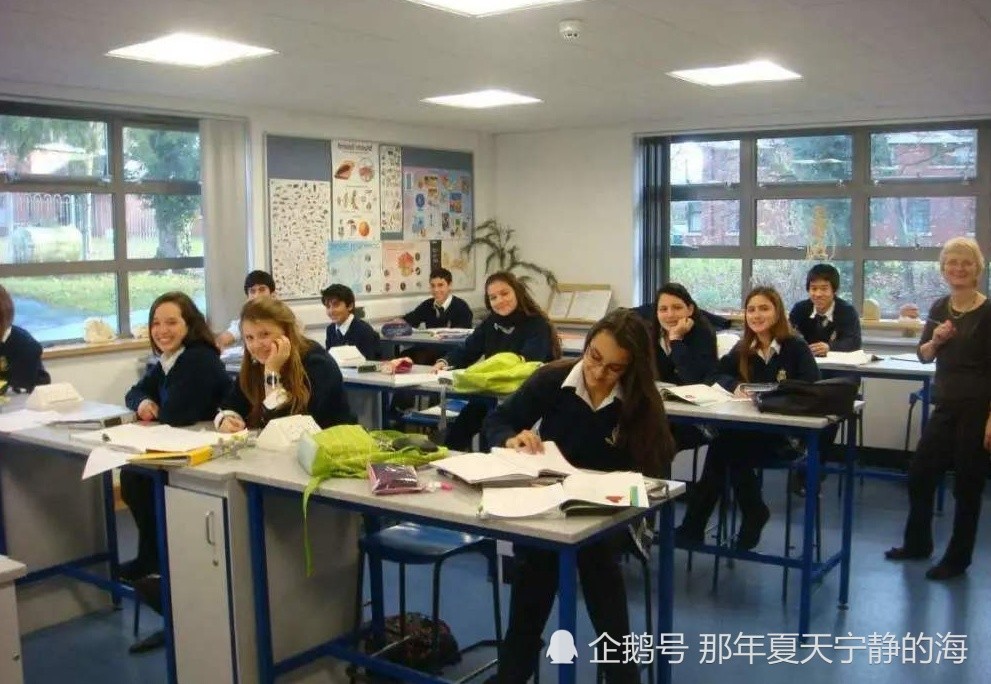上万名中国小留学生滞留英国流落英国街头和父母隔着屏幕哭泣