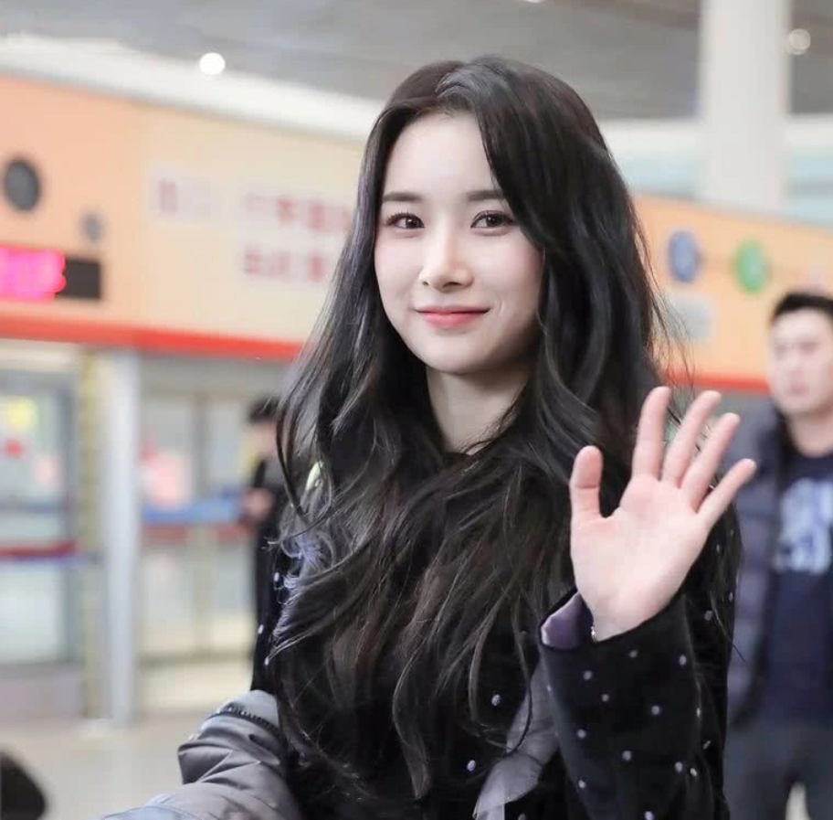 青你2小鬼新歌mv女主角不算啥她是人间仙子朱正廷的贴身伴舞