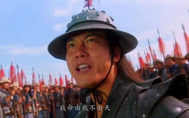 洪金宝|洪金宝提携的两个亲兄弟：弟弟钱嘉乐事业有成，钱小豪一手好牌打的稀烂