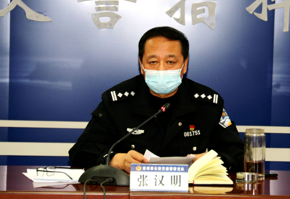 会上,张汉明支队长结合我市交通管理工作实际进行了强调,一是增强责任