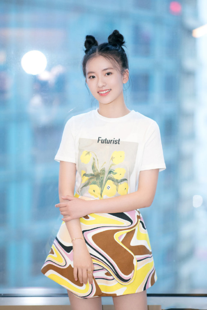 《舞法天女》的小熠,曾演《延禧攻略》的小娴妃,今15岁越来越美