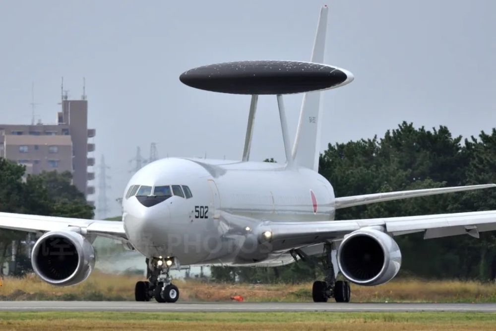 e-767大型預警機是利用波音767的機體,集合了e-3a預警機的雷達.