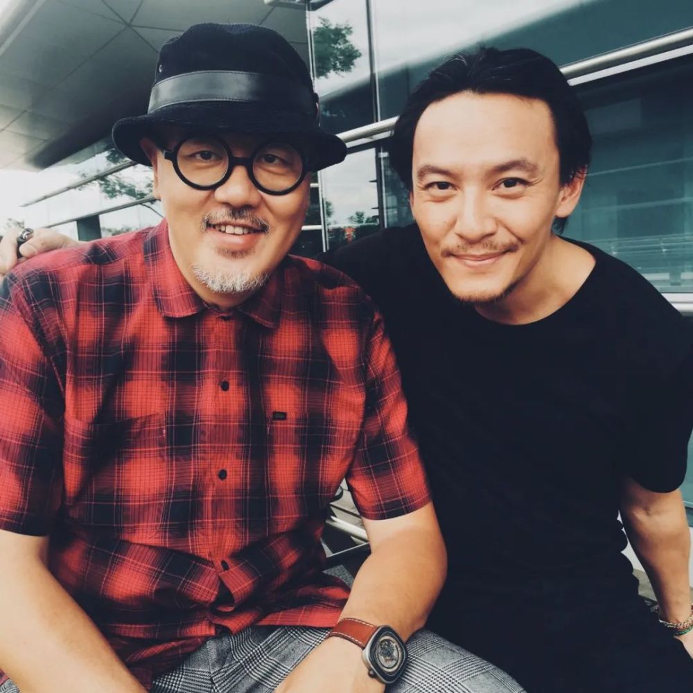 北京大叔400㎡独栋放玩具一面墙就是一套房我有钱过想要的人生