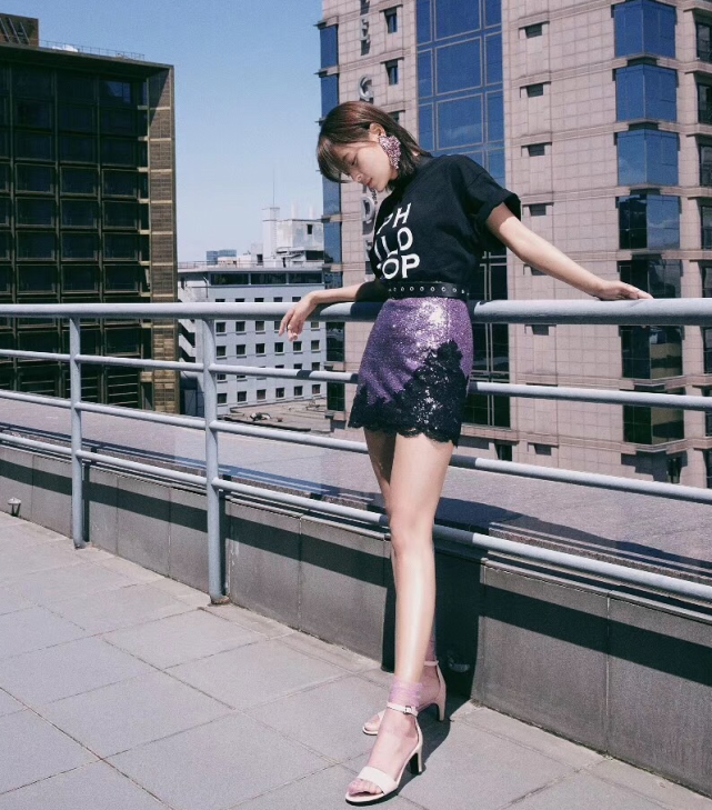 辛芷蕾太会穿了雪糕裙配流苏耳坠漫画腿美成焦点