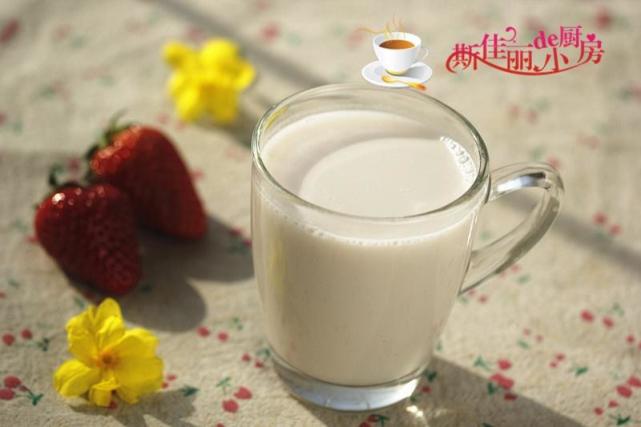 早餐别错过这它 5道高蛋白低脂饮品 每天1杯 简单好喝又营养 豆浆机 高蛋白 豆浆 花生 红糖