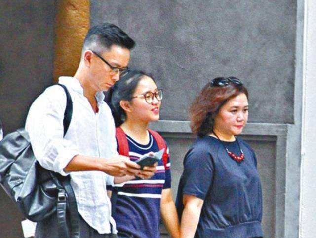 57岁谢君豪近照曝光,曾因救人差点毁容,与妻子结婚24年恩爱如初