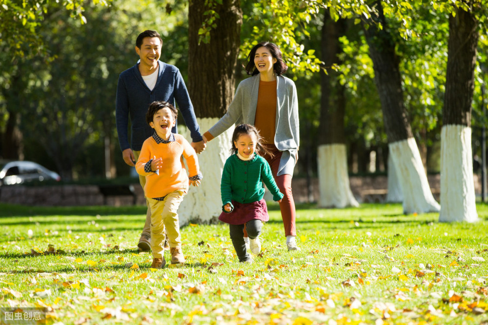 "假性陪伴"风潮悄然蔓延,悄无声息伤娃心,很多父母还不自知_腾讯新闻