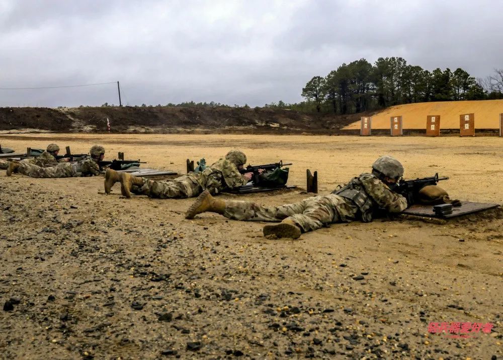 50口径重机枪射击训练_腾讯新闻