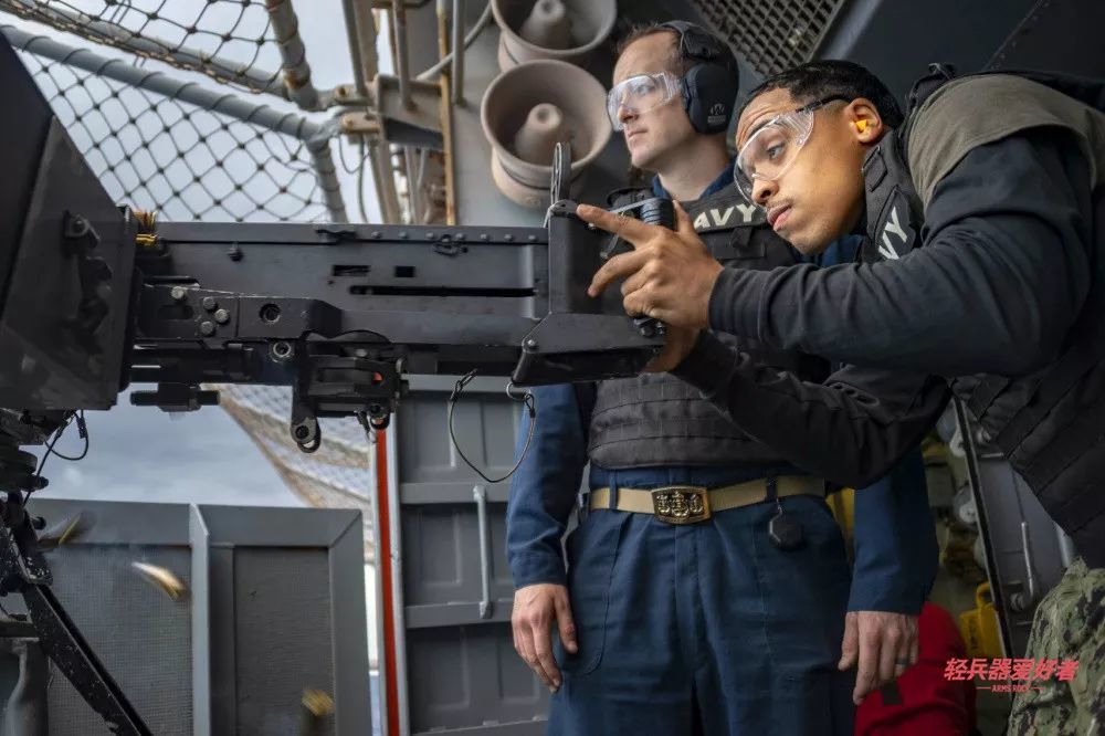 重机枪扫射,美军m2型.50口径重机枪射击训练