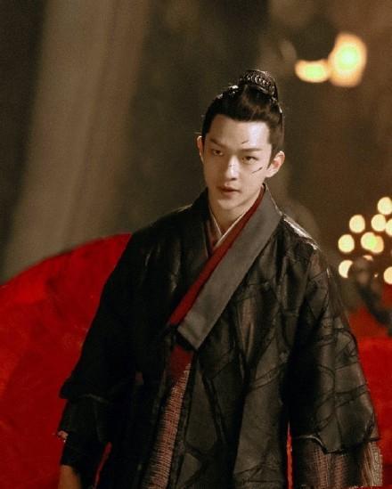 屈楚萧因长歌行换角一事公开怼喜天网友实惨真刚