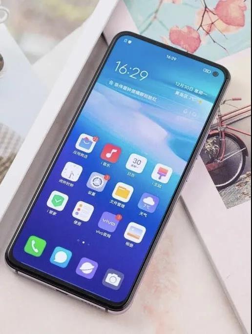 日常使用时是否流畅主要还是由处理器决定的,vivo x30搭载了vivo和