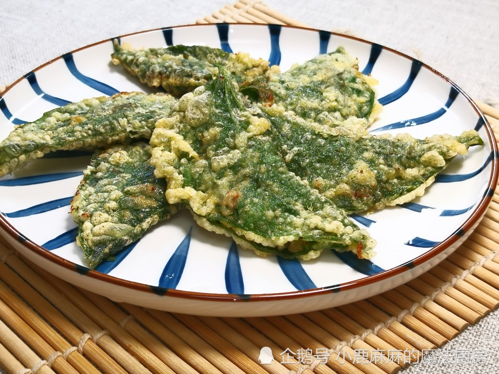 这道菜虽然是用油炸的,但因为假蒌叶有消油解腻的特殊香气,吃起来丝毫