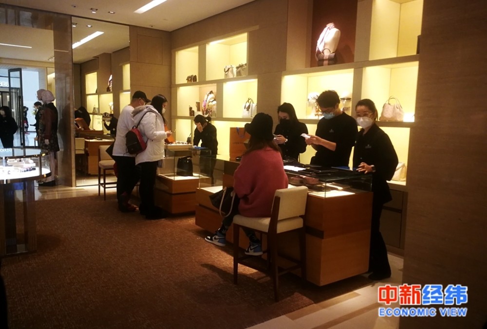 skp|不许外卖人员进入？北京SKP商场有多壕：一双拖鞋7600元！