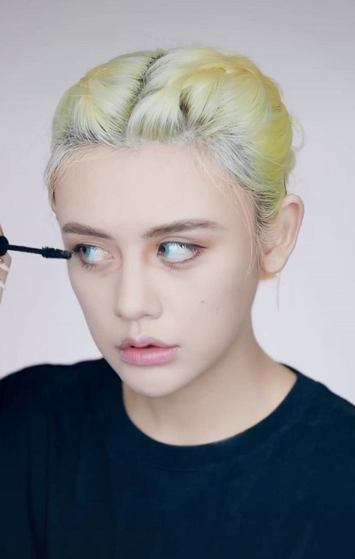 大佬挑战小李子仿妆开始就充满期待成品一出弯成回形针