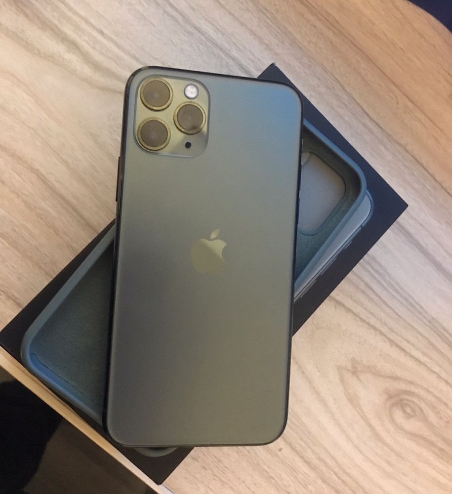 iphone11pro是目前最新款的苹果手机,也是目前最贵的智能手机,当然它