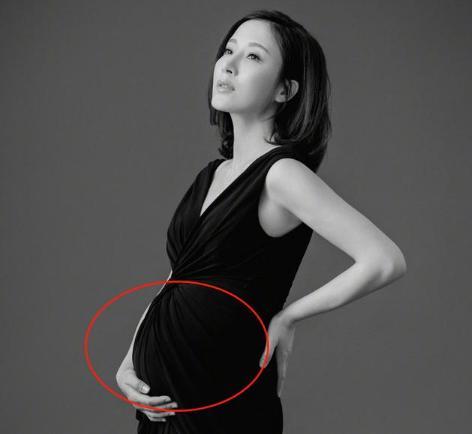 娱乐圈有一女明星官宣怀孕,晒出大肚照,旁边的丈夫却成了焦点