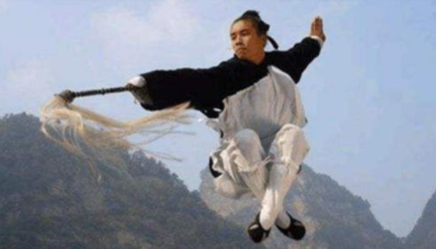 拂尘是一些神仙的法器,为何太监手里也拿着拂尘?有什么作用?