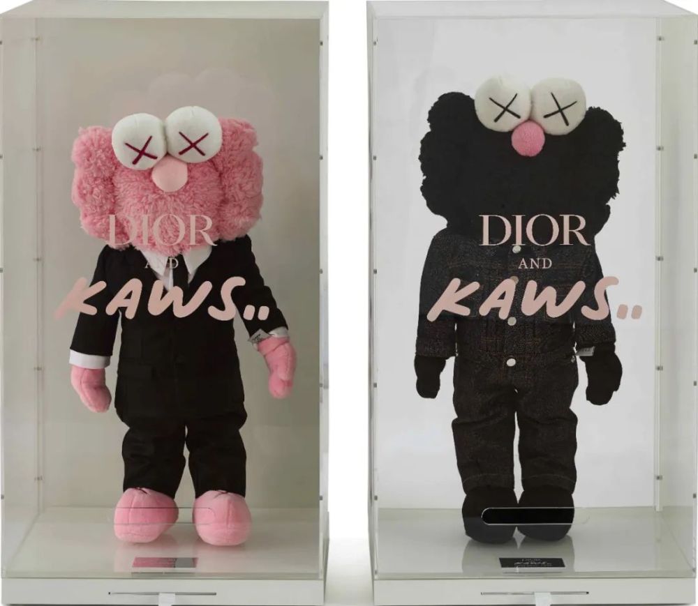 kaws x dior《bff 粉红色及黑色绒毛玩具》(两件作品)2019,毛绒玩偶