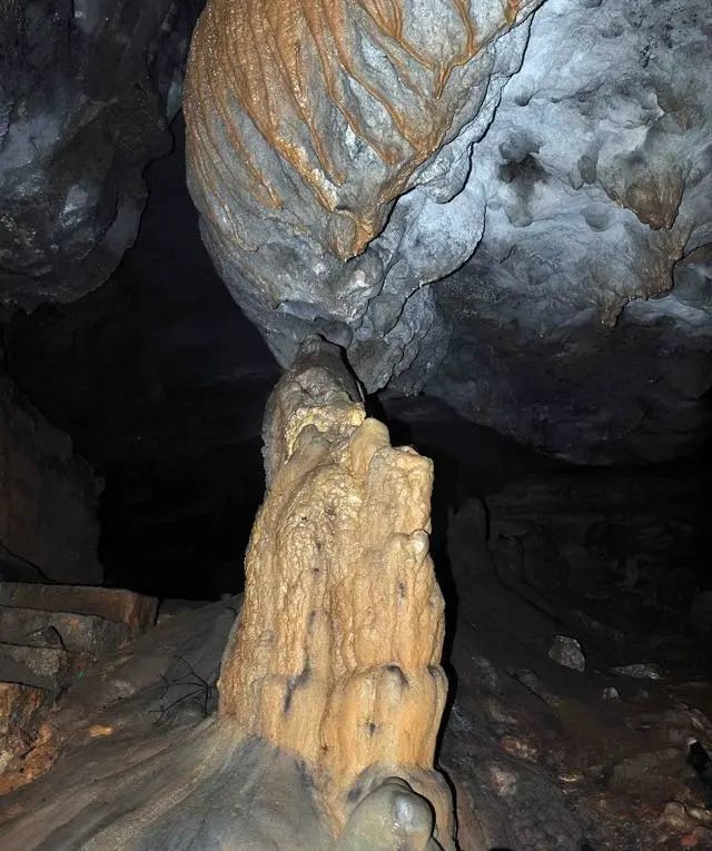 仙鹤停留是瑶池,别有洞天是聂都溶洞!有空就去看看呗!不用去四川