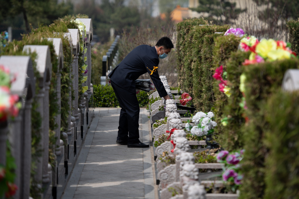 私人订制现实版上演太原公墓推行代祭扫并向家属在线直播